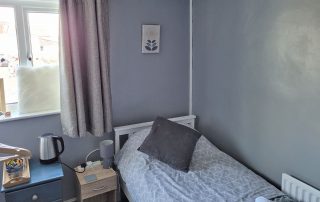 Twin room with en-suite at Amble Harbour Retreats