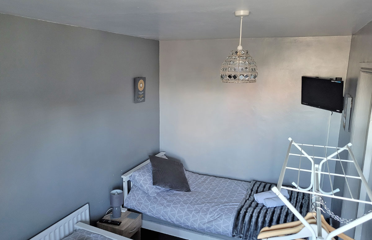 Twin room with en-suite at Amble Harbour Retreats